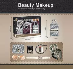 Набір косметики S 3 (24) сумка, окуляри, хустинка, гаманець, годинник, обруч для волосся, помада, сережки, в коробці Набір косметики S 3 (24) сумка, окуляри, хустинка, гаманець, годинник, обруч для волосся, помада, сережки, в коробці